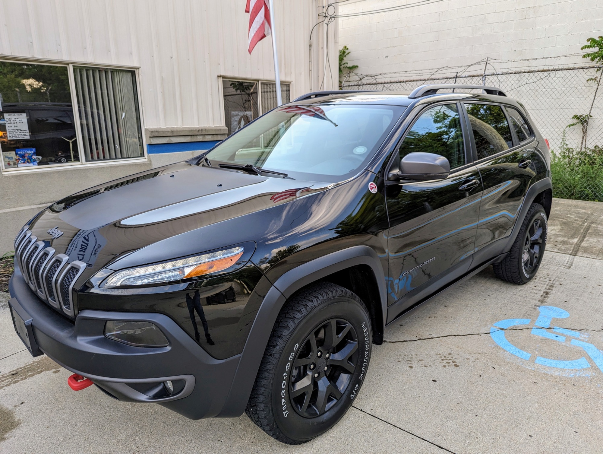 photo of 2018 Jeep Cherokee Trailhawk 4WD